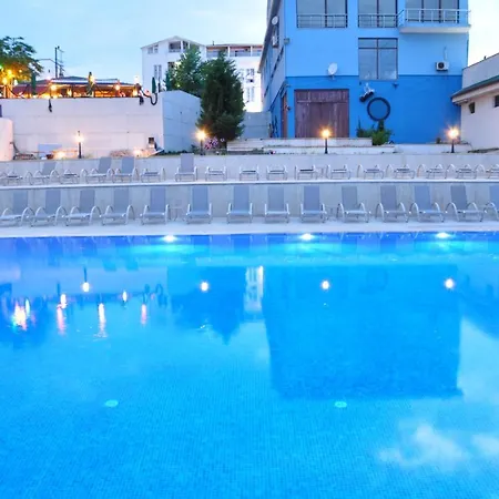 Hotel &