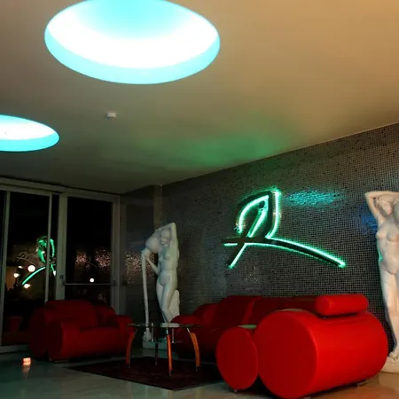 & Hotel 5*