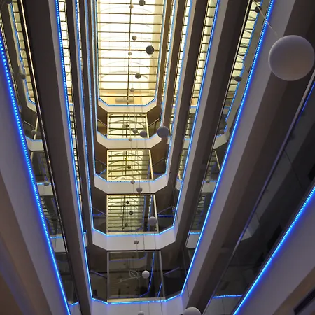 & Hotel 5*